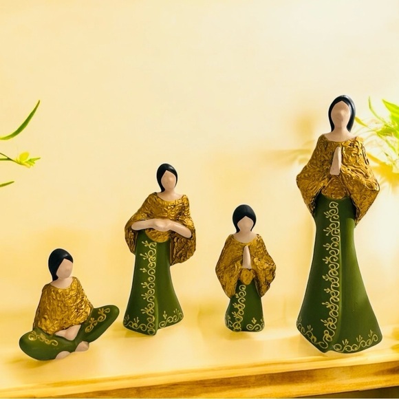 Ecuadorean Gift Ceramic Praying Dolls in colors of green, gold. 13”, 9”, 7”, 5” - Picture 1 of 9